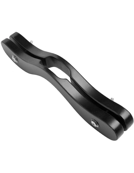 Čierna drevená klietka na erekciu