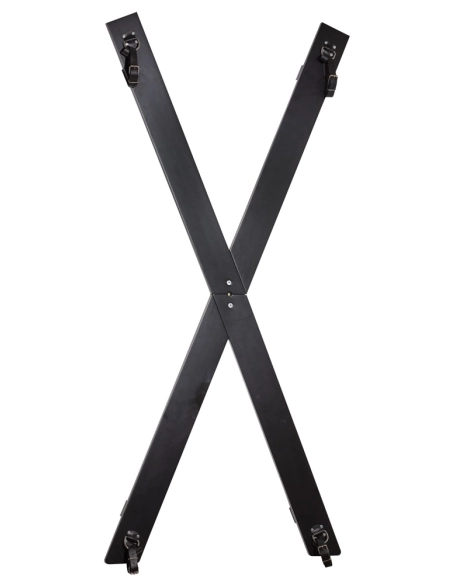 ZADO - čierna stena s krížom a pútami